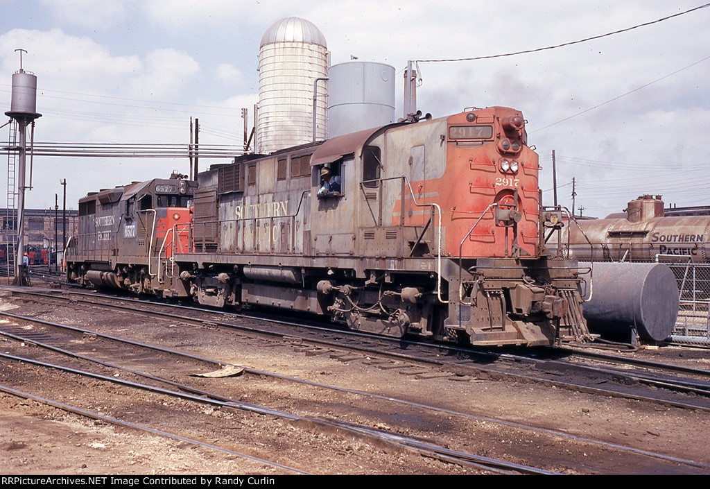 SP 2917 at Hardy St shops